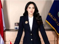 Sherly Tjoanda: Perempuan Tangguh yang Mengubah Duka  Menjadi Pengabdian
